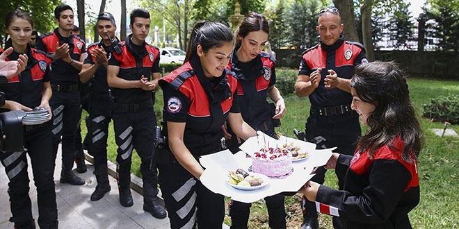14 yaşındaki Elif doğum gününde polis oldu