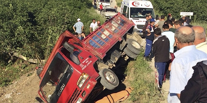 Samsun'da traktr ile kamyonet arpt: 2 l, 3 yaral