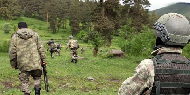 'Asker ve Polis kırmızı ve turuncu listede olan teröristlerin peşinde'