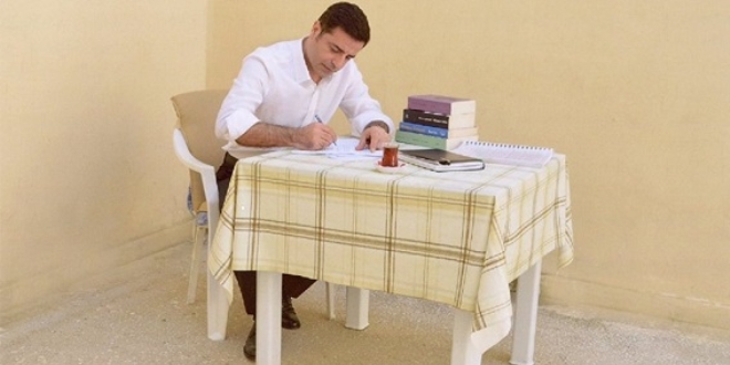 Demirtaş, sosyal medya üzerinden soruları yanıtlayacak