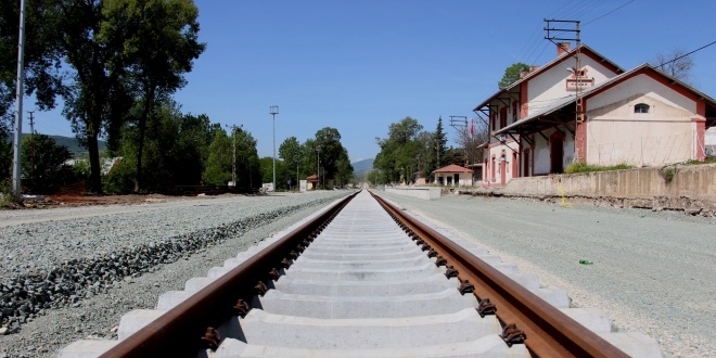 90 yıllık demiryolu hattı yenileniyor