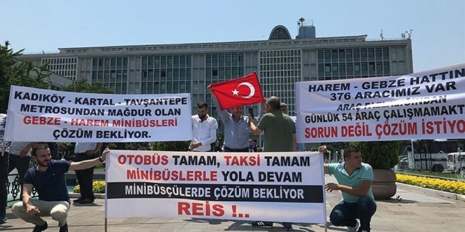 Minibüsçüler, İBB önündeki eylemini sonlandırdı