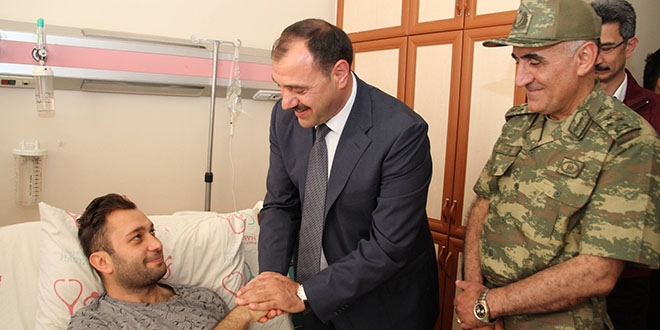 Vali Kaldırım, yaralı Mehmetçiği ziyaret etti