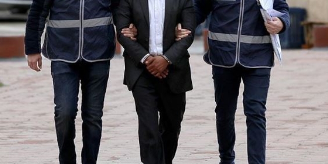 Aranan FETÖ şüphelisi havalimanında yakalandı