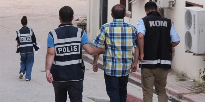 Gaziantep'te FET phelisi eski polis tutukland