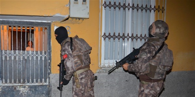 Adana'da PKK operasyonu: 15 kişiye gözaltı