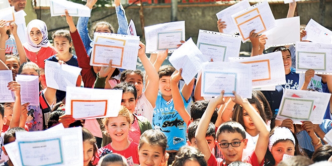 Uzmanlar aileleri uyardı: Not kıyaslamayın tatili zehir etmeyin