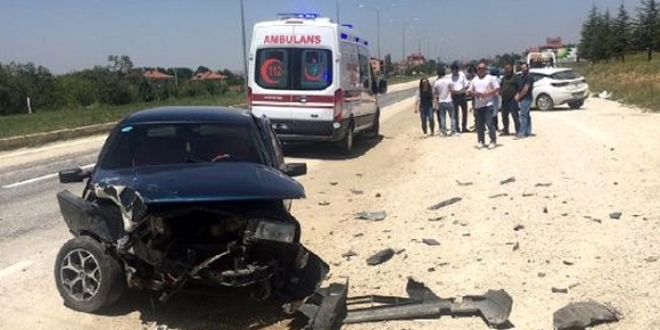 Seminerden dönen öğretmenler kaza yaptı!