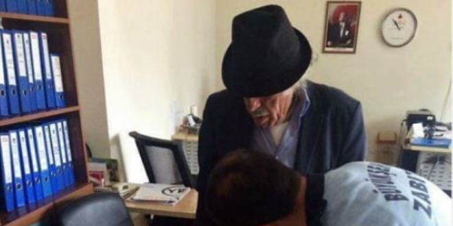 Dilencinin üzerinden çıkan ağızları açıkta bıraktı!