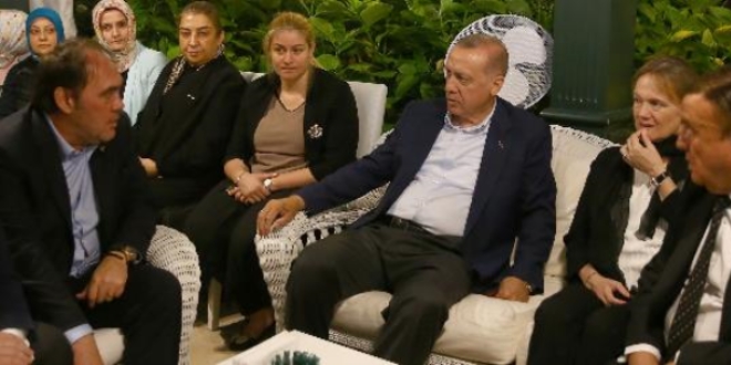 Erdoğan'dan Demirören ailesine taziye ziyareti