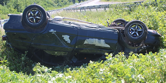 Bartn'da otomobil arampole devrildi: 6 yaral