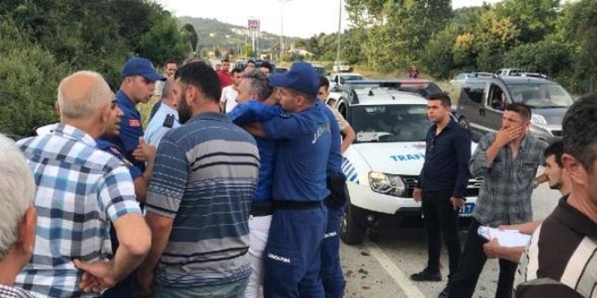 Ambulansa binmek isteyince jandarma ile tartıştı