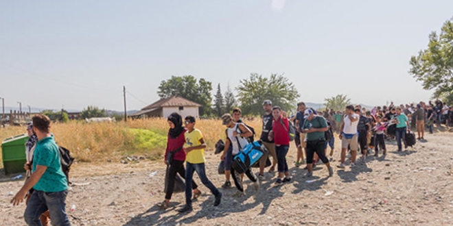 Suriye'de 2.5 milyon kişi Türkiye sınırına dayanabilir