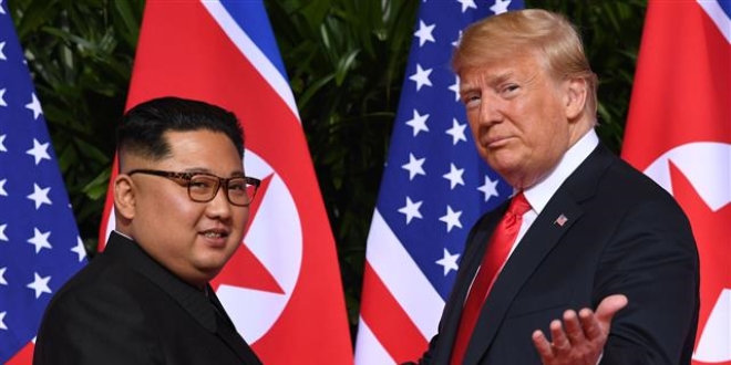 Trump ile Kim tarihi zirvede buluştu