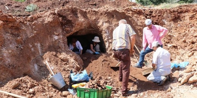 İnşaat kazısında insan kemikleri ve sikke bulundu