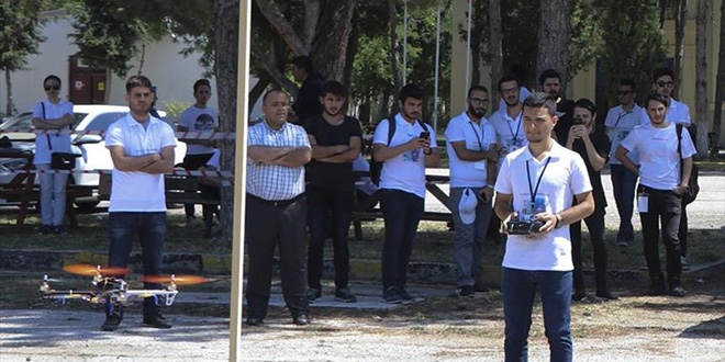 Öğrenciler kendi Drone'larını uçurdu
