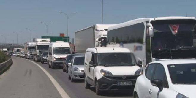 İstanbul'da bayram trafiği başladı!