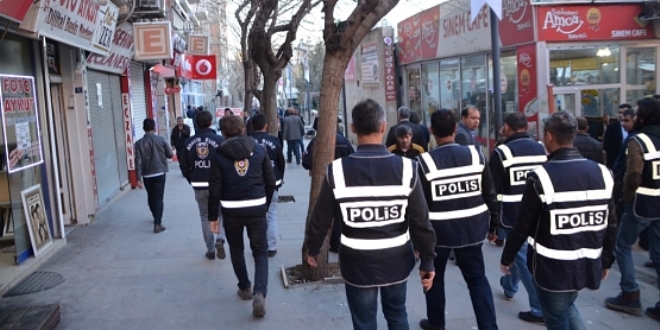 Ülke genelinde 10 bin 922 polisle huzur uygulaması