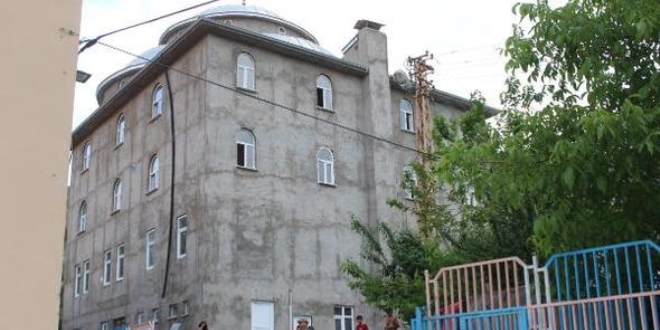 Müftülüğe tepki gösterip, camiyi satışa çıkardılar