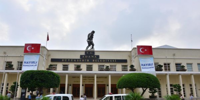 Adana'da, kadroya geçen işçilere maaşlar ödenemiyor