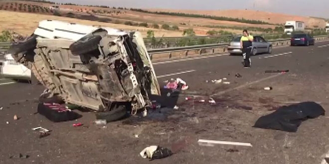Gaziantep'te devrilen otomobildeki çift yaşamını yitirdi