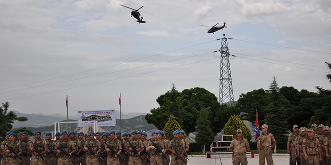 Jandarmanın kuruluşu helikopter, gösterisiyle kutlandı