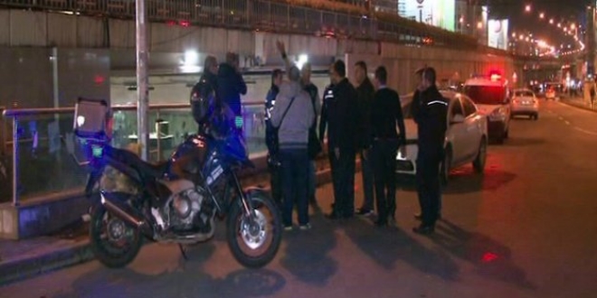 Seyyar satıcılar zabıta memurlarına saldırdı: 2 yaralı