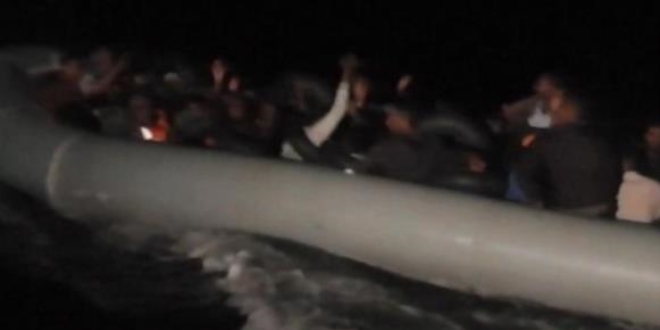 Kuşadası Körfezi'nde 30 kaçak göçmen yakalandı