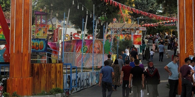 'Cono'lar lunaparkta dehşet saçtı!