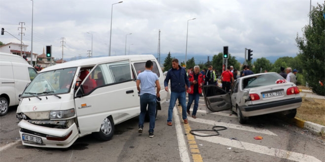 Bayramda trafik kazalarnn bilanosu: 58 l, 392 yaral