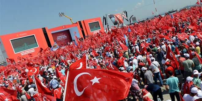Başbakan Yıldırım, miting alanına vapurla geldi