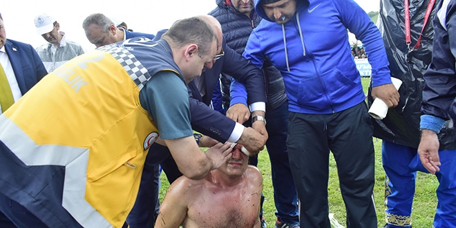 Yaralının yardımına doktor olan vekil adayı koştu