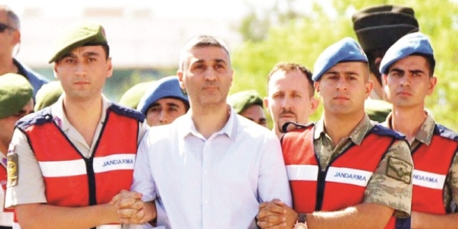 Darbeci generalin okul kaydı yok