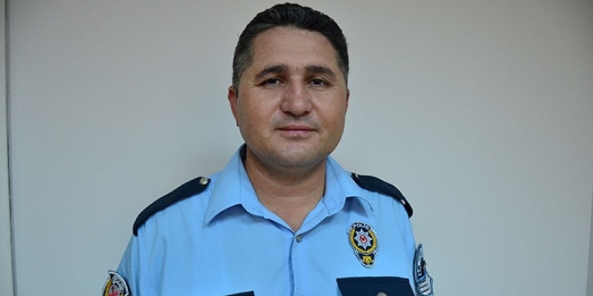 Köpeğe avcuyla su içiririken görüntülenen polis memuru yaşadıklarını anlattı