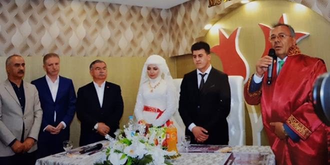 Belediye Başkanı, oğlunun nikahını kıydı