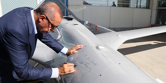 Erdoğan, insansız hava aracına tarih ve imza attı