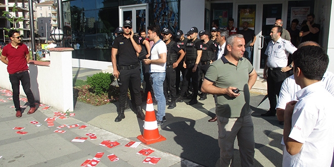 HDP broşürünü almayınca darp edildiler