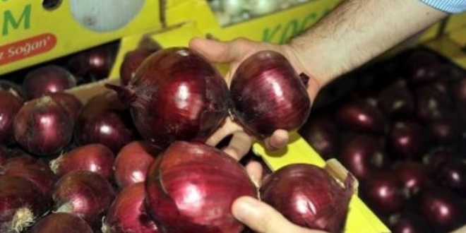 Soğan halde 3,5 pazarda 7 lira, nedeni stokçular mı?