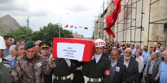Şehit Bayraci son yolculuğuna uğurlandı