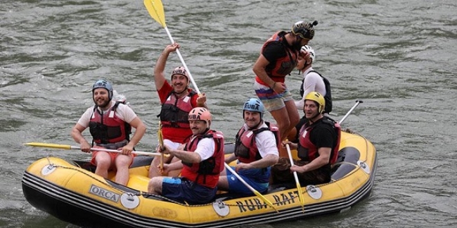 Bakan, Fırtına Vadisi'nde rafting yaptı