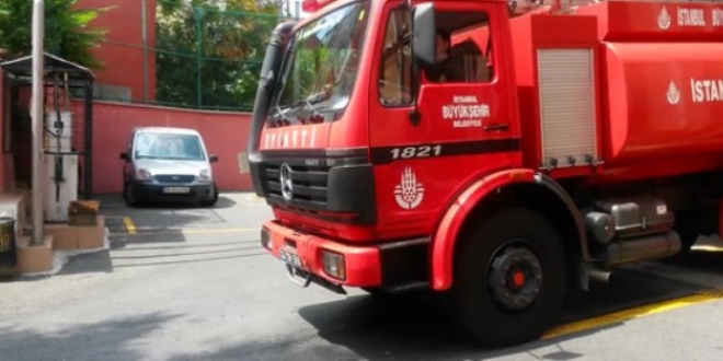 Şişli'de itfaiye aracı devrildi: 3 yaralı