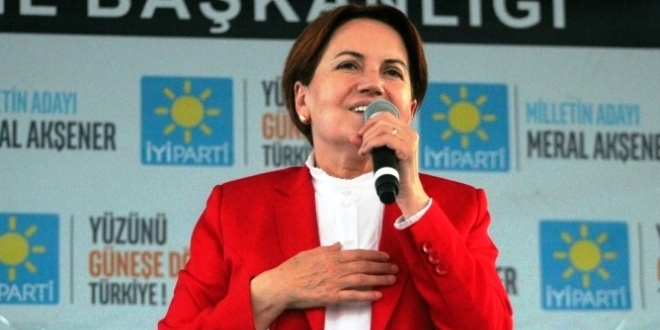 'Padişahım çok yaşa' demek zorunda kaldığımız bir sistem arasında karar vereceksiniz
