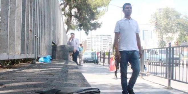 Temizlikçi, bulduğu cüzdanı sahibine teslim etti