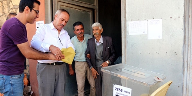 Bu köydeki sandıkta 2 kişi oy kullandı