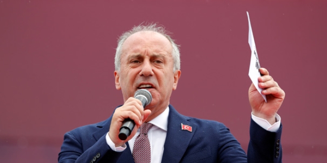 Muharrem İnce, YSK'nın önüne gitti