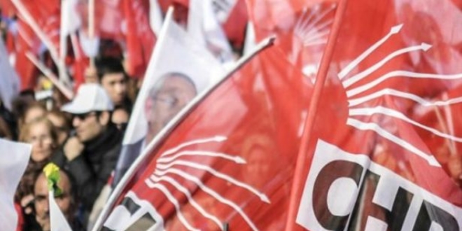 CHP'de partililer sonular dev ekrandan takip ediyor