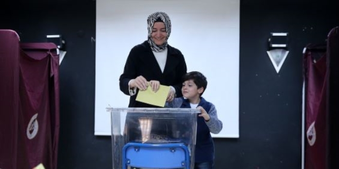 Bakan Kaya'nın oy kullandığı sandık 'Erdoğan' dedi