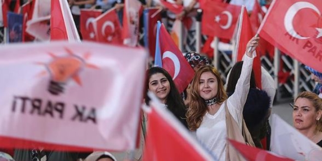 Erdoğan'ın seçim başarısı kutlanıyor