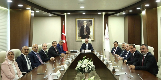 Hakimlerin derece yükselme esaslarında değişiklik yapıldı