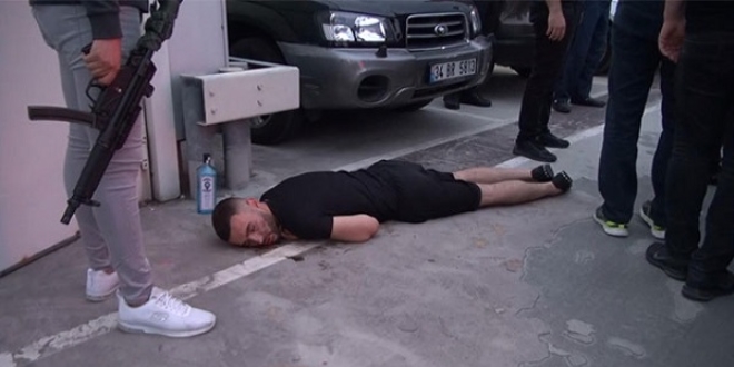 Havalimanında alkol komasına giren yolcu hastaneye kaldırıldı